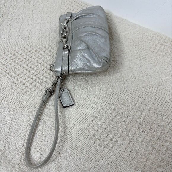 Y2K Coach Metallic Pleated Goat Suede Wristlet Silver Clip In Pouch - Picture 4 of 9